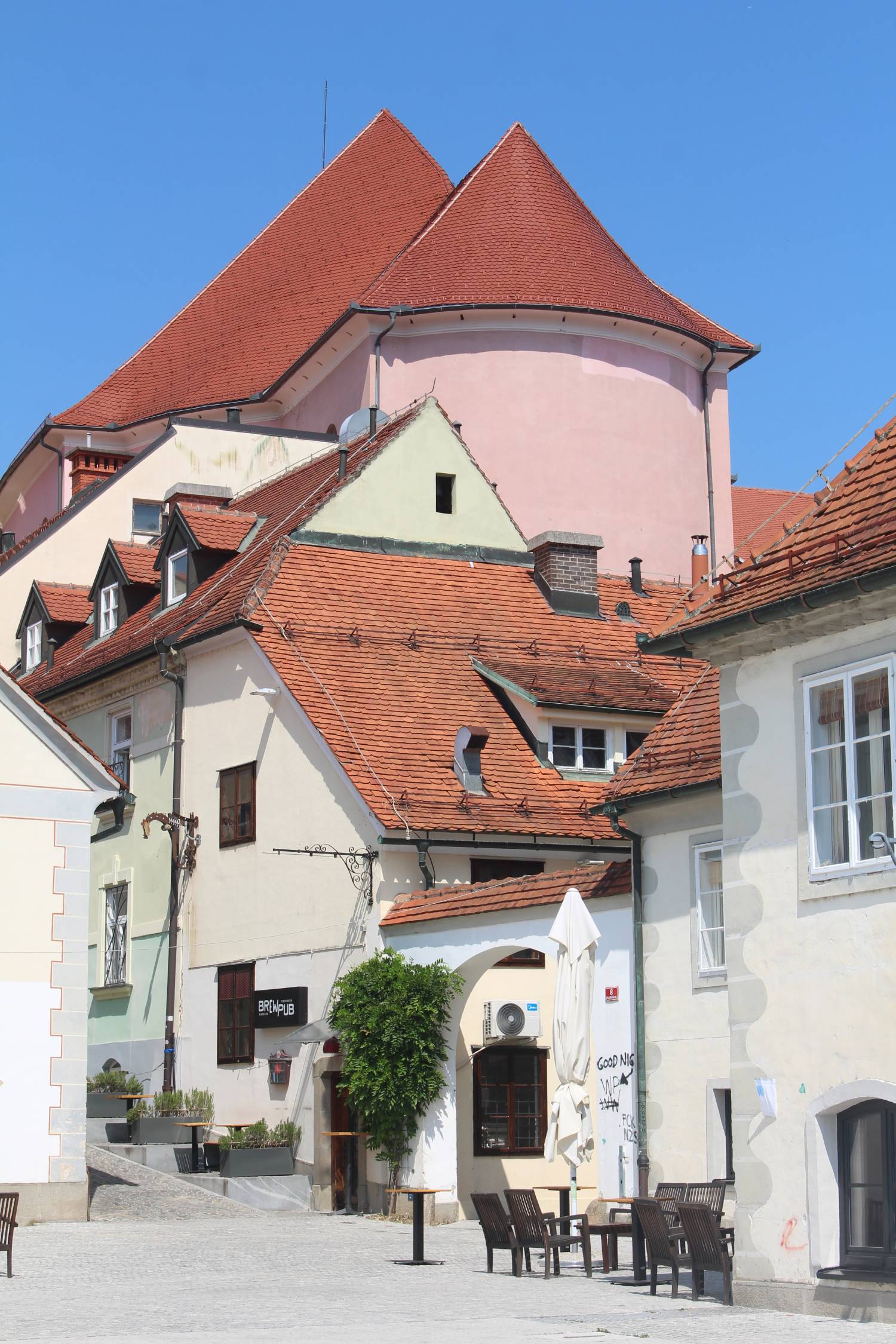 Maribor, quai Drave, maisons