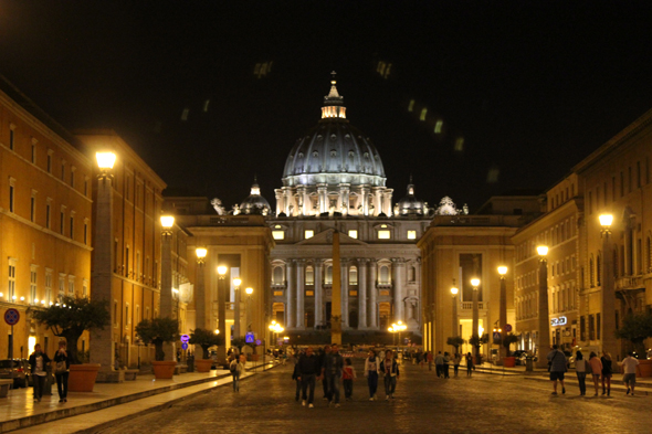 Saint-Pierre-de-Rome, basilique, nuit