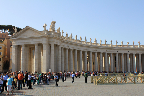 Place Saint-Pierre, grandes colonnades