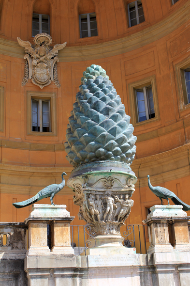 Pomme de Pin, Vatican