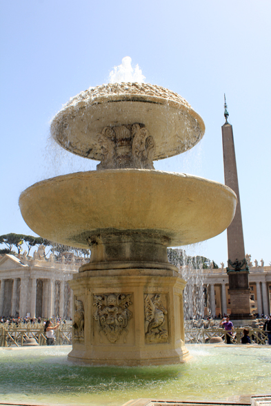 Fontaine Carlo Maderno, Saint-Pierre