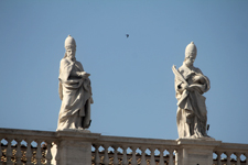 Saint-Pierre-de-Rome, statue de saints
