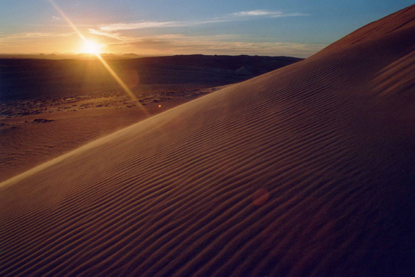 Coucher de soleil dans le Tihodaine, Sahara