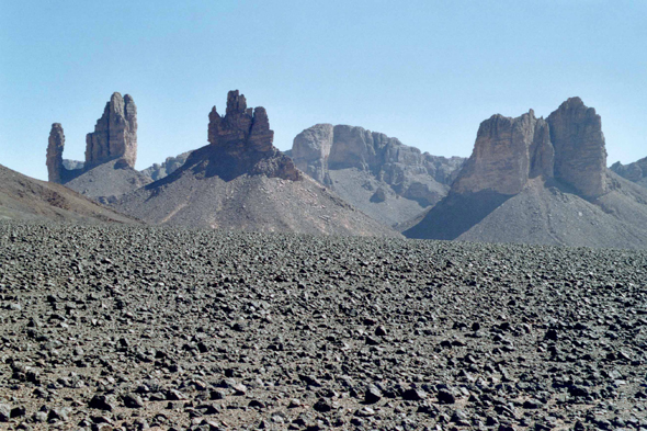 Ifedaniouene, falaises, Sahara