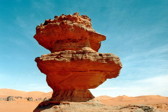 Un rocher à Tin Marzouga, Sahara