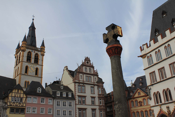 La Croix du Marché sur la Hauptmarkt de Trêves, Allemagne