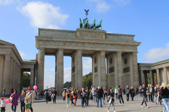 La célèbre Porte de Brandebourg de Berlin
