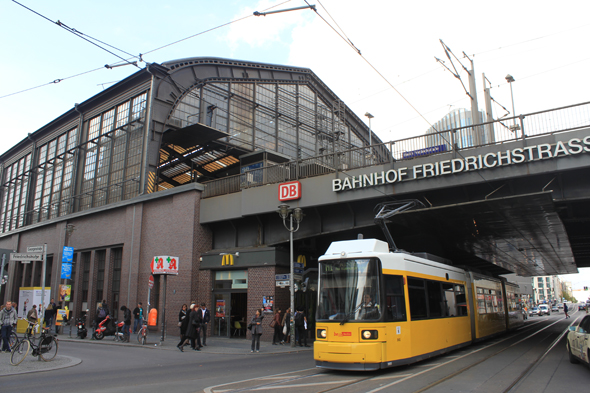 La station de métro - Bahnhof - de Friedrischstrasse à Berlin