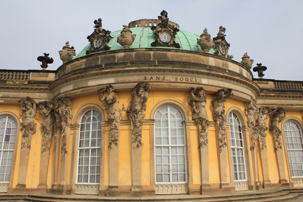 La Palais du Sanssouci et son dôme à Potsdam