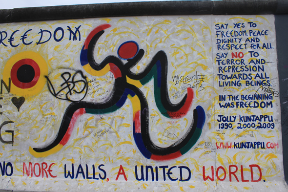 Berlin, East Side Gallery, Jolly Kunjappu, dancing for freedom