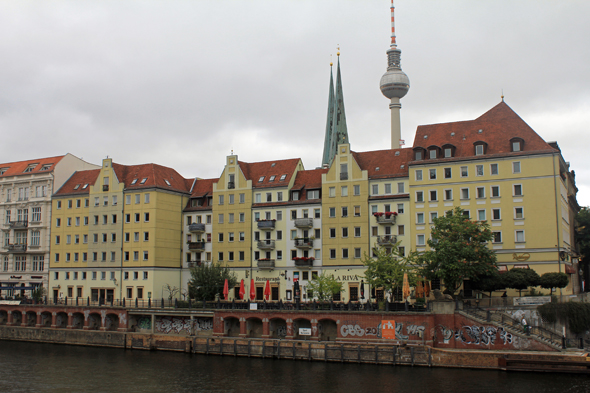 Le quai du port de Mühlendamm à Berlin