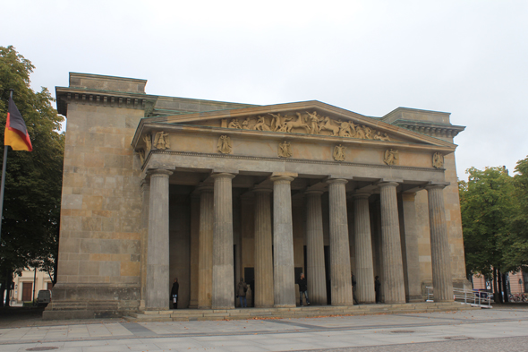 Le monument neue wache à Berlin