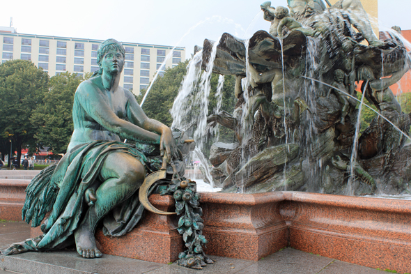 la belle fontaine de Neptune de Berlin