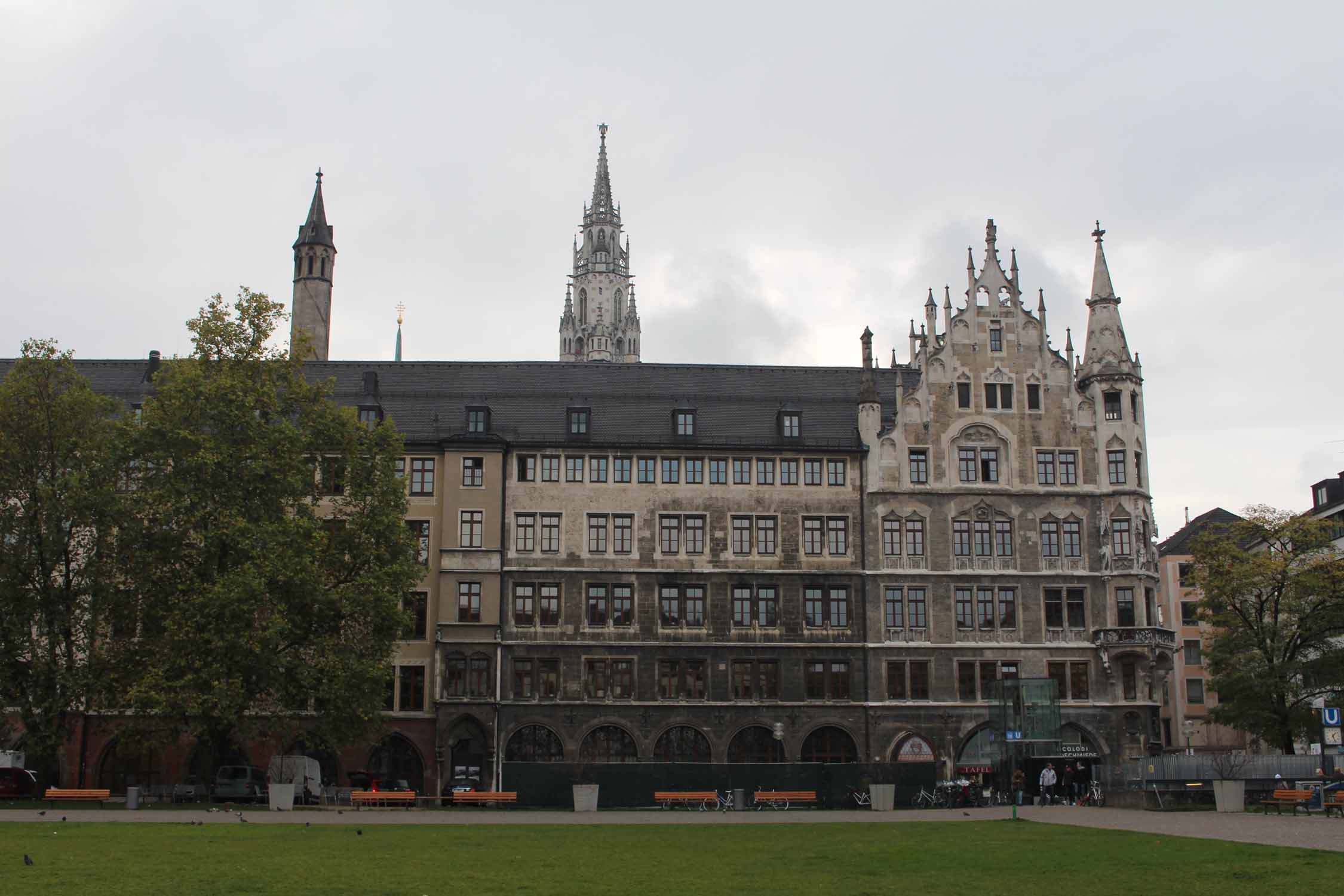 La grande place Marienhof de Munich