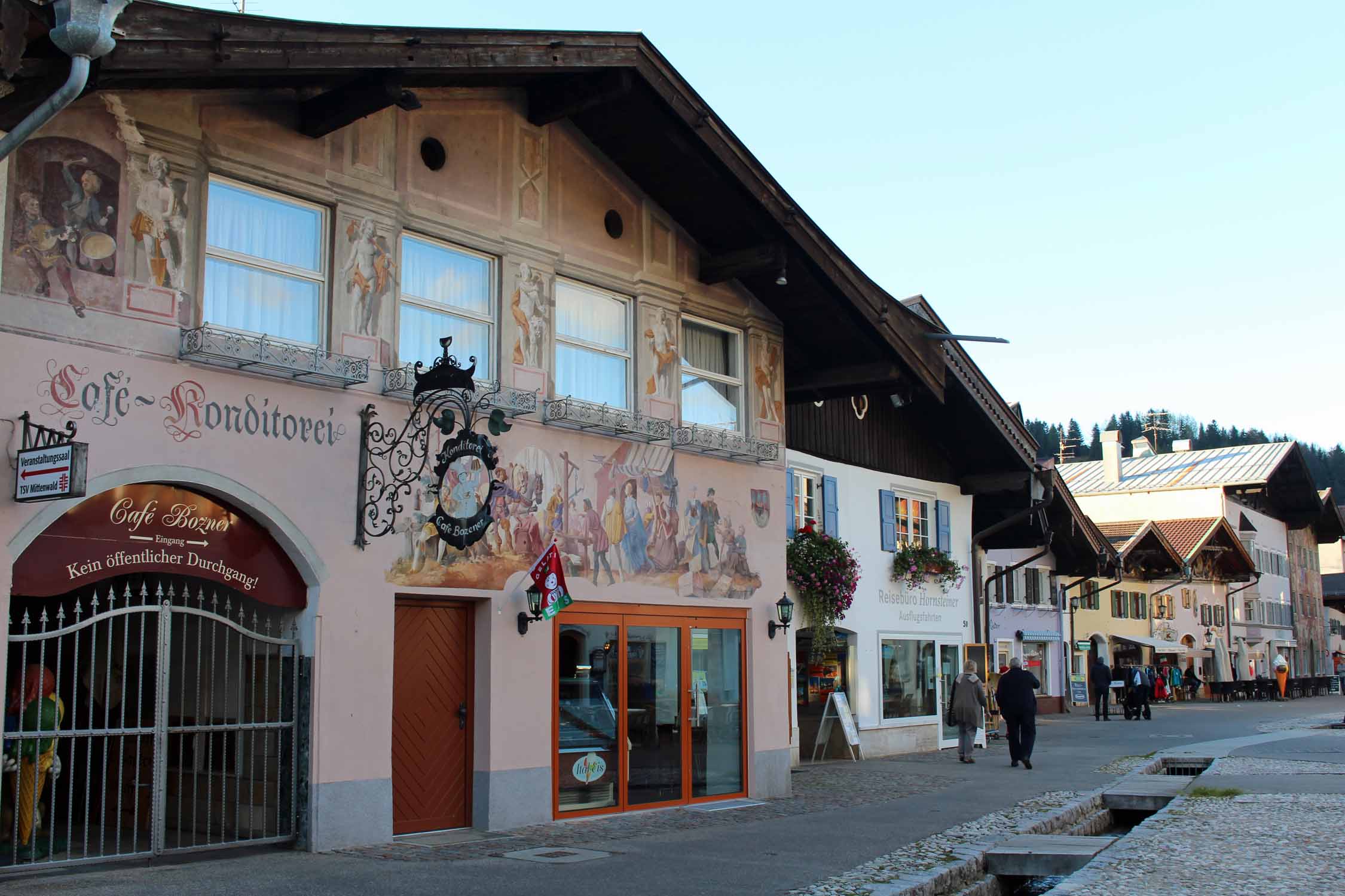 Le joli village de Mittenwald en Bavière