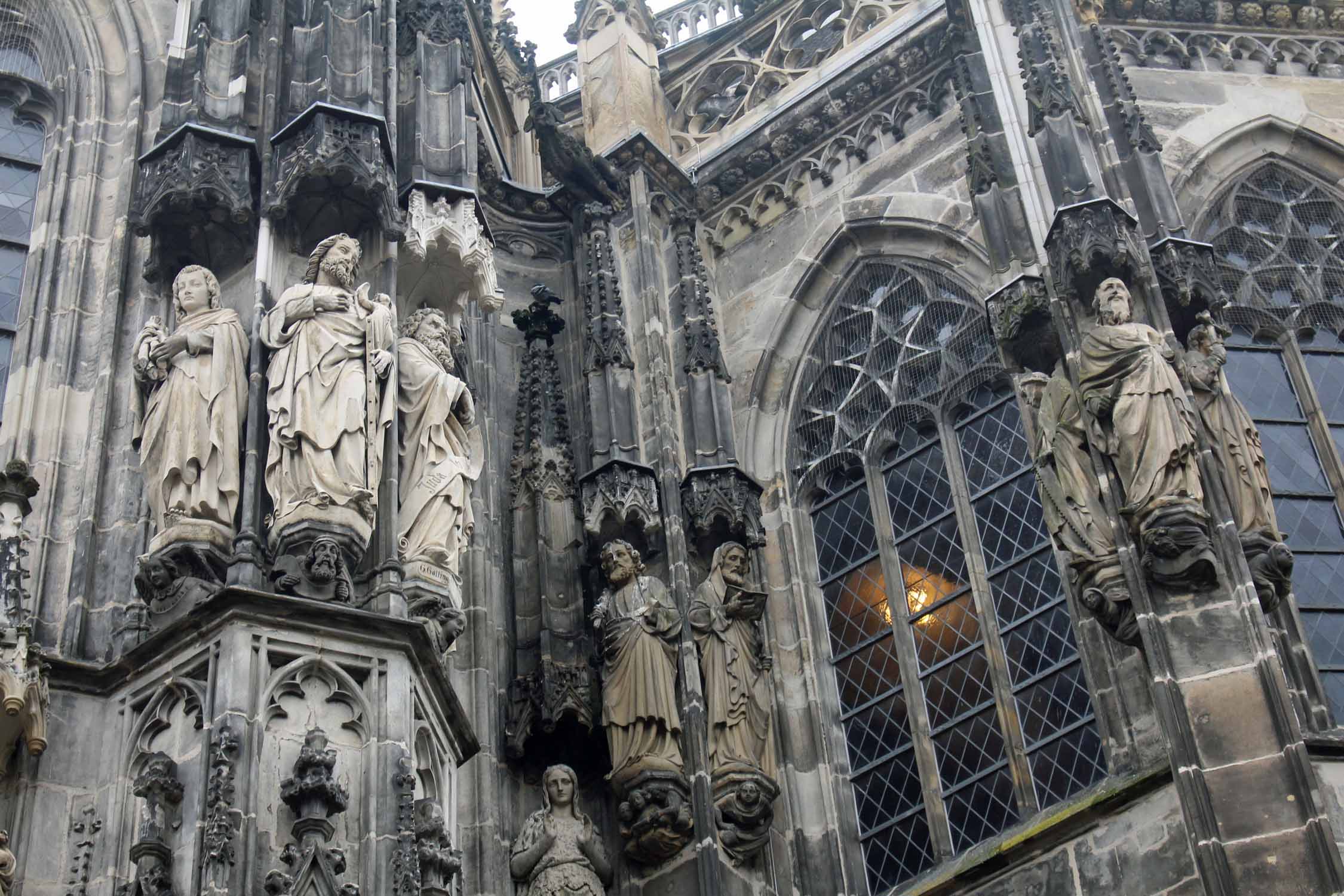 Cathédrale d'Aix-la-Chapelle, statues