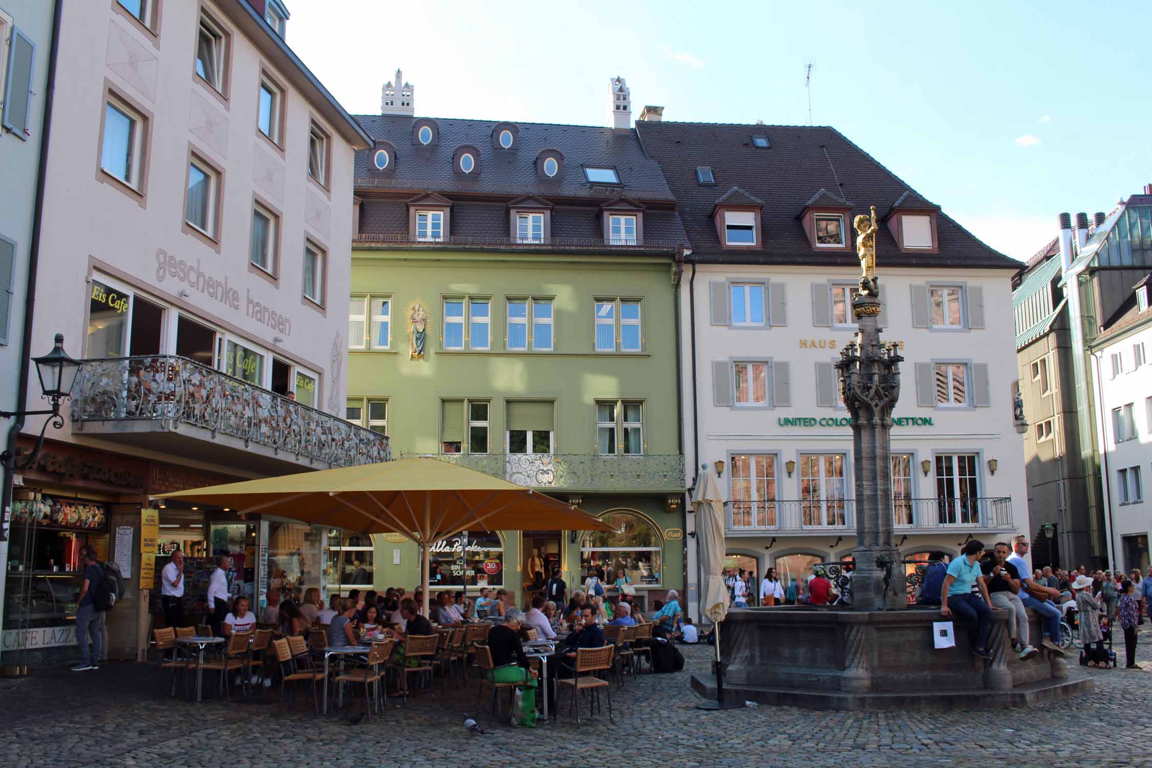 Fribourg-en-Brisgau, place de la cathédrale, fontaine