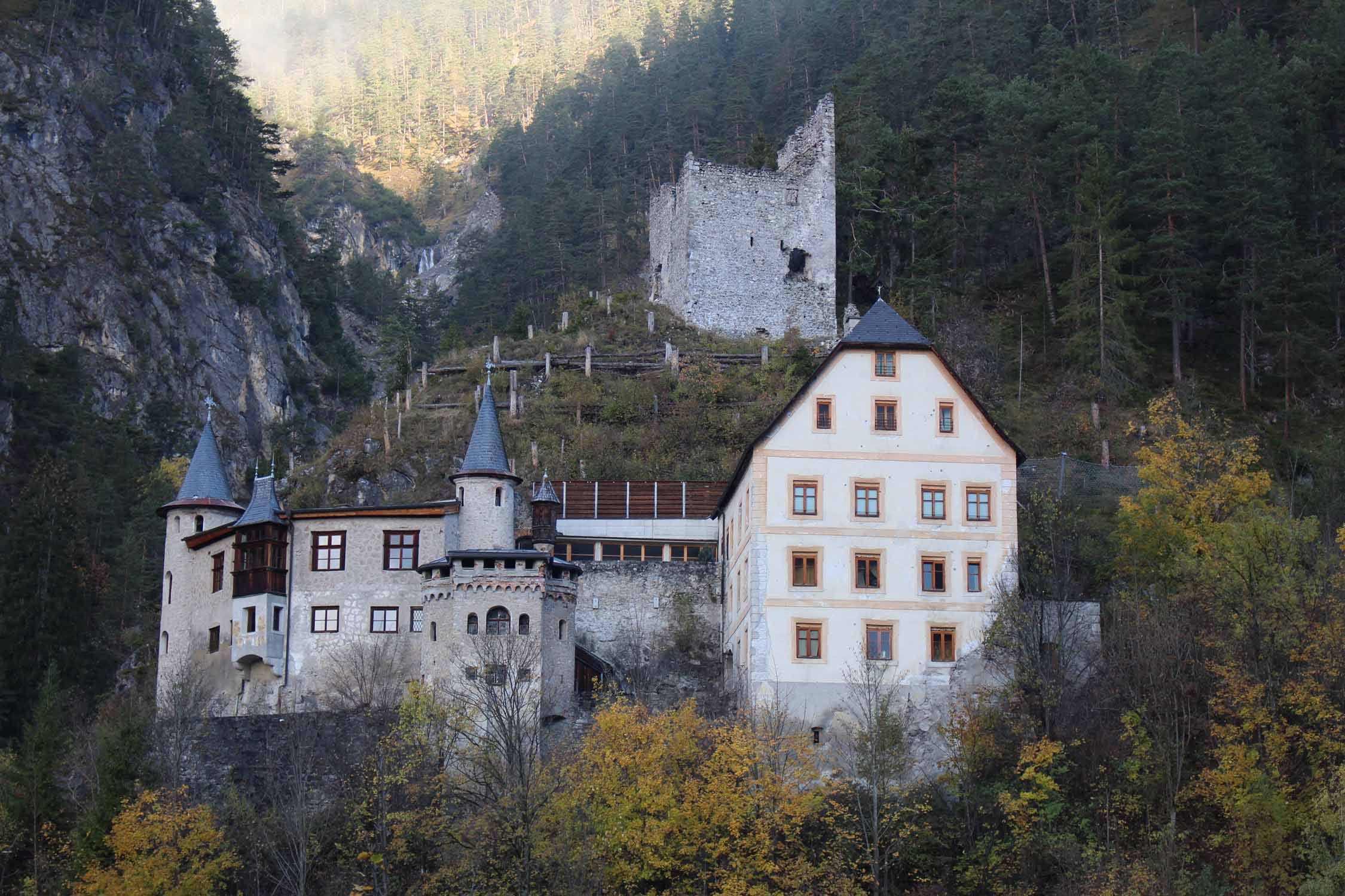 Le splendide château de Fernstein