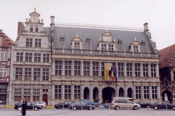 Tournai, Halle aux draps