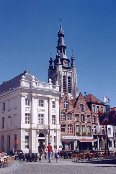 Courtrai, le Grote Markt - Grand-Place