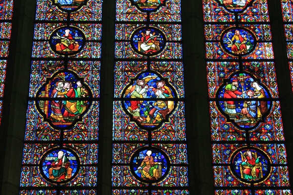 Notre-Dame de Dinant, vitraux