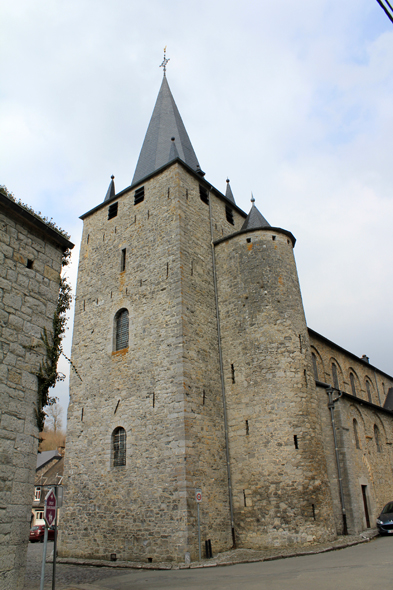 Celles, église romane St-Hadelin