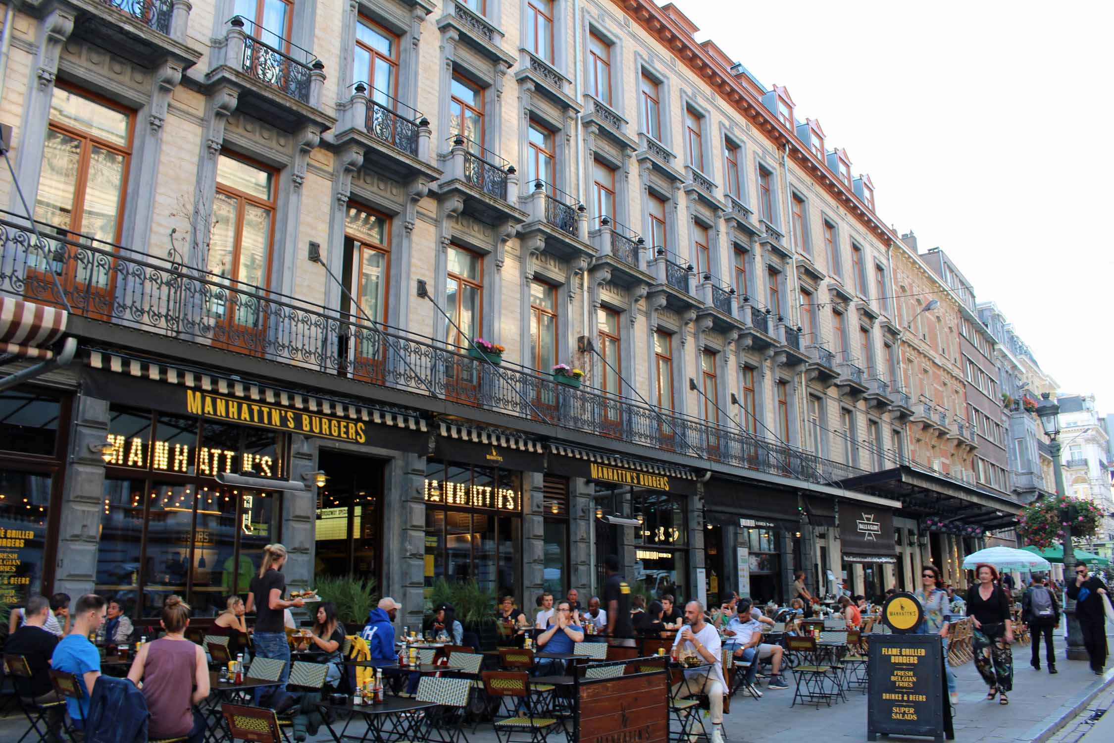 Bruxelles, rue typique, brasserie