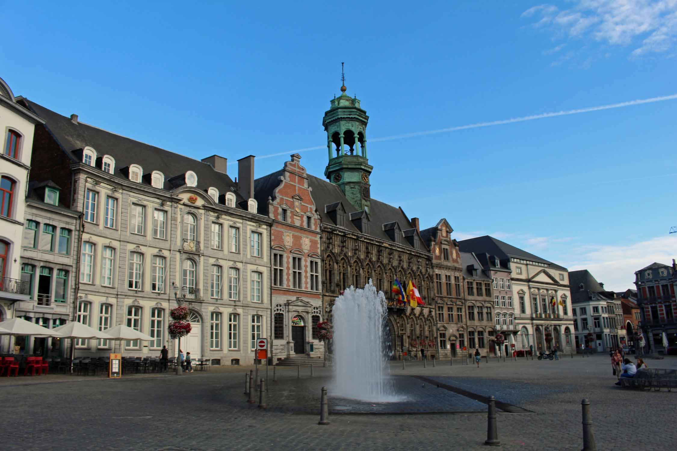 Mons, Grand-Place, jets d'eau