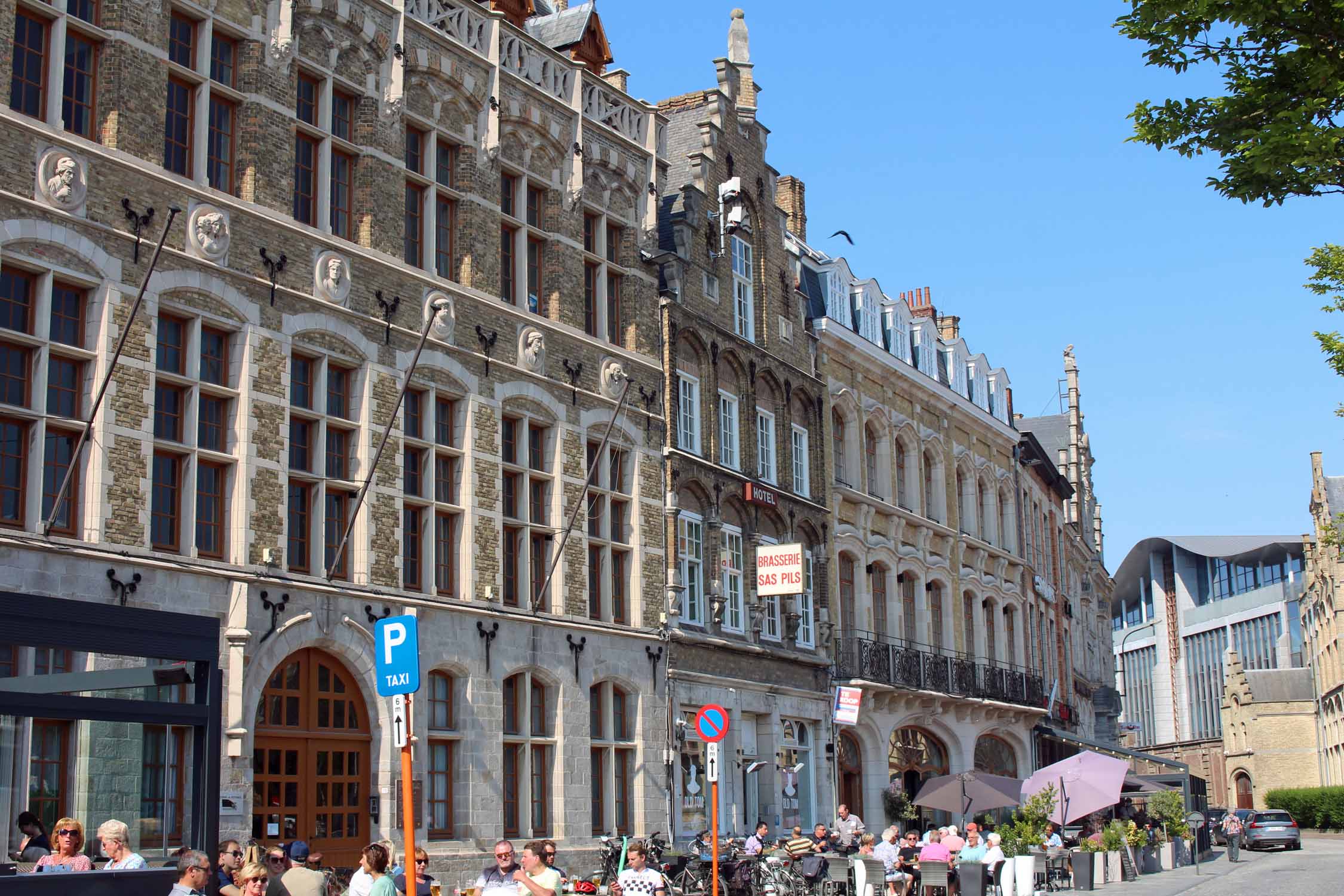 Ypres, Grand Place, Sint Maartensplein, façades