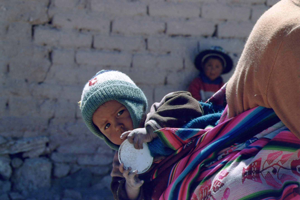 Un enfant à San Cristobal, Bolivie