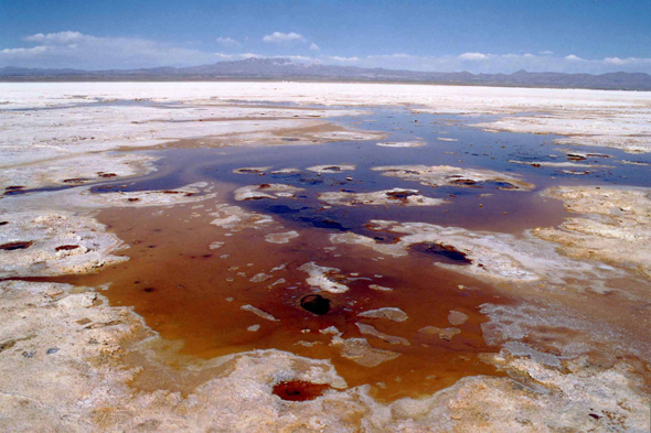 Ojos del Salar dans le Salar de Uyuni