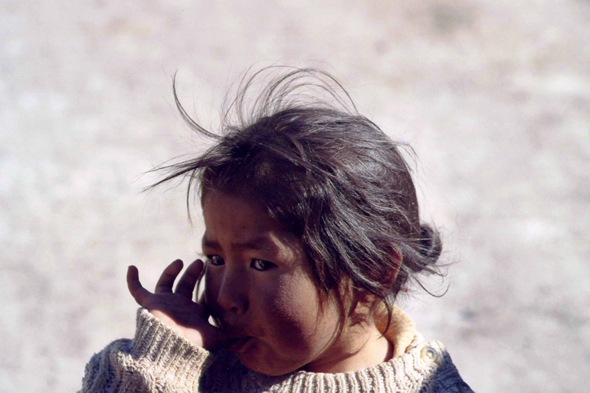 Une jeune bolivienne à Colchani