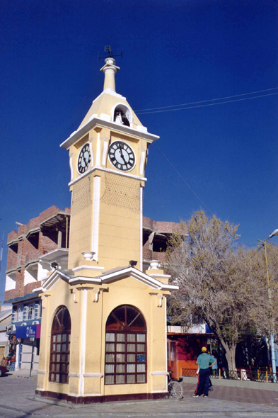 L'horloge de la ville d'Uyuni