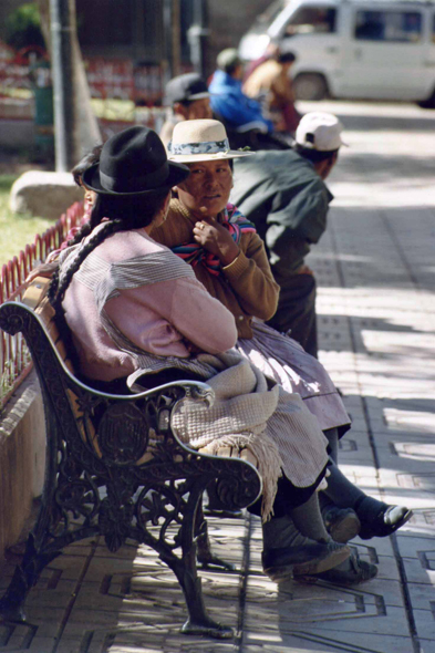 Conversation sur un banc de Potosi