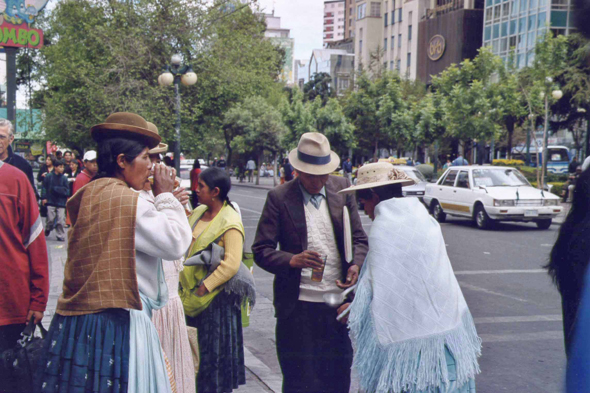 La Paz, Av. 16 de Julio, boliviens