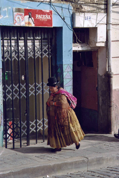 Une bolivienne dans les rues de La Paz