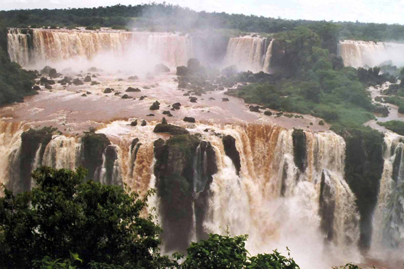Brésil, Iguacu, chutes Salto San Martin