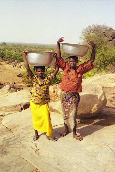 Koro, Porteuses d'eau