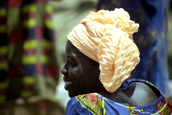 Femme Lobi, marché de Doudou