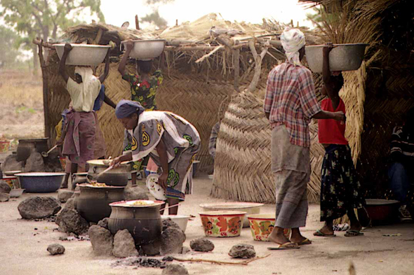 Pays Lobi, préparation d'un repas