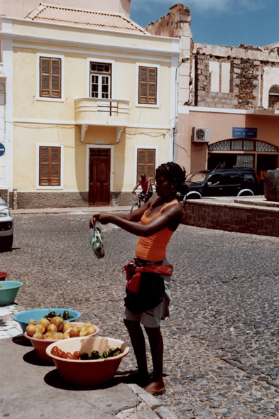 Mindelo, vendeuse de fruits