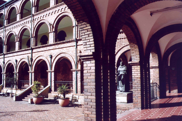 Université Santo Tomas, Bogota