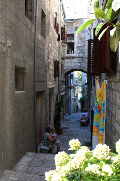 Croatie, Korcula, ville, ruelle