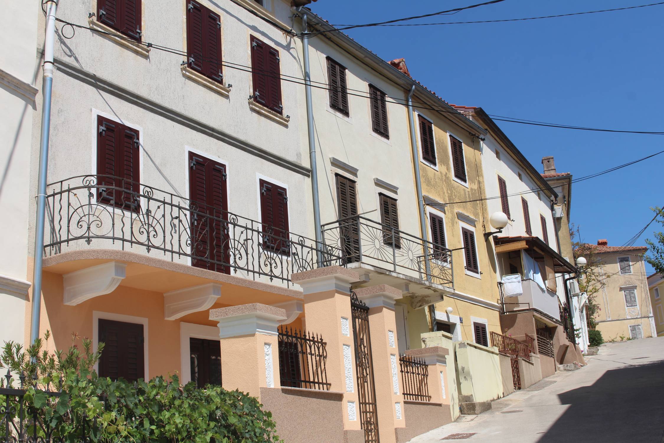 Ile de Krk, Omišalj, façades