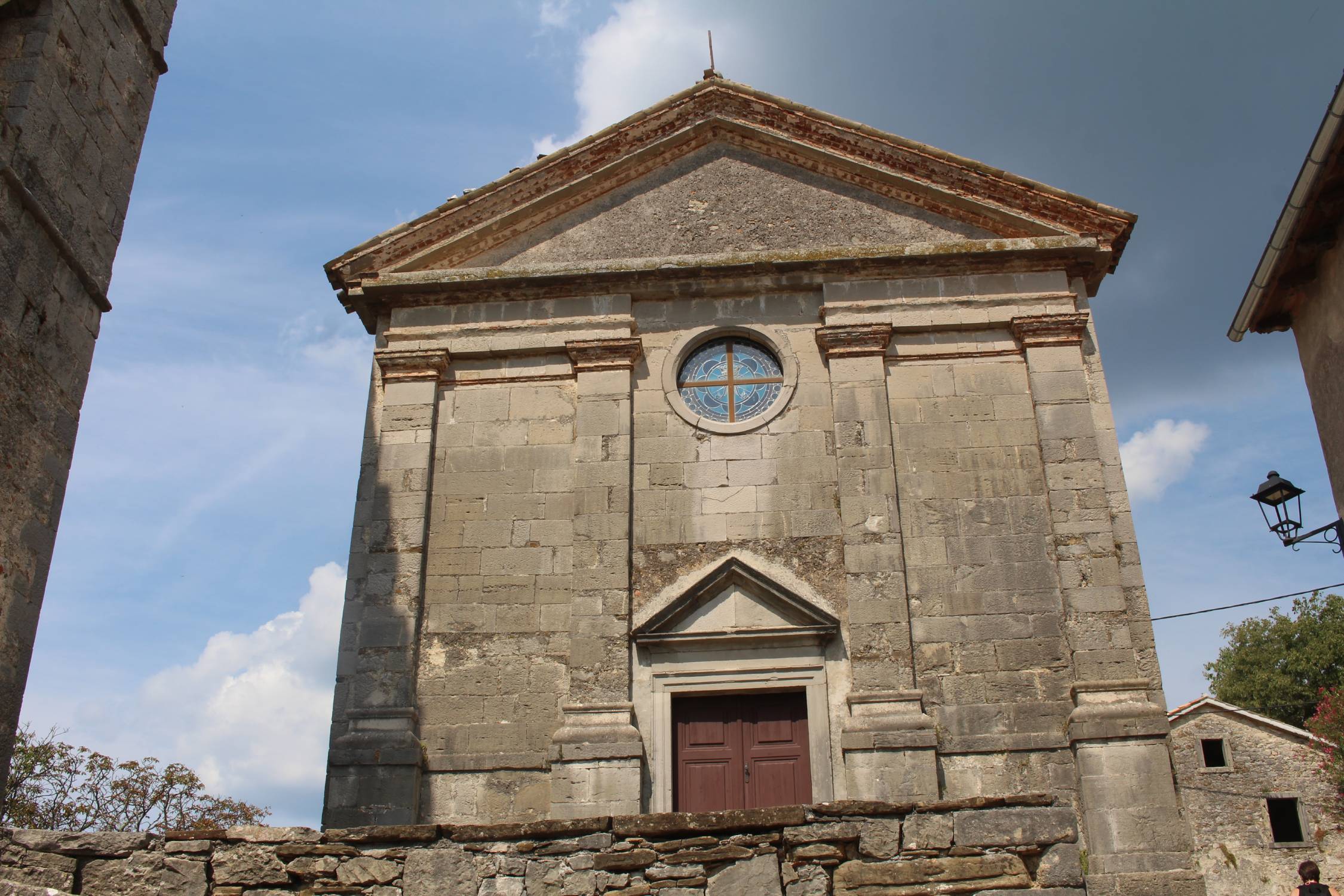 Hum, église