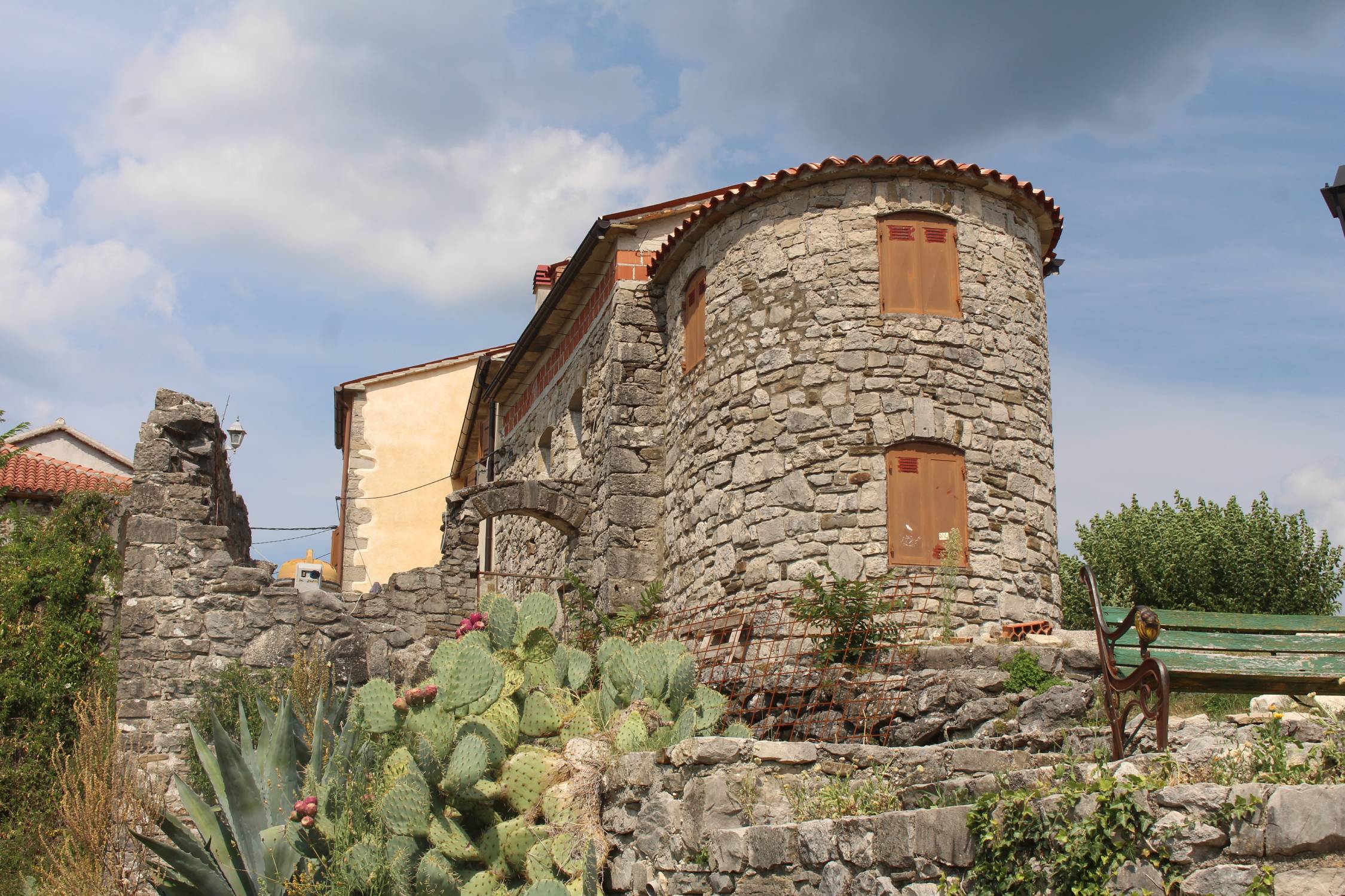 Hum, remparts