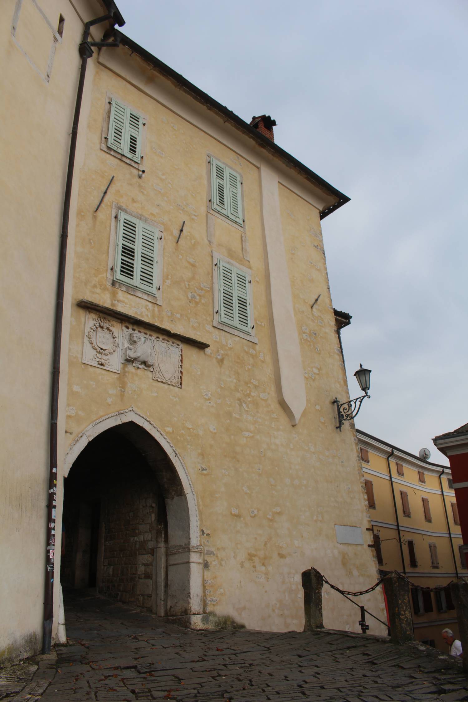 Motovun, porte, place principale