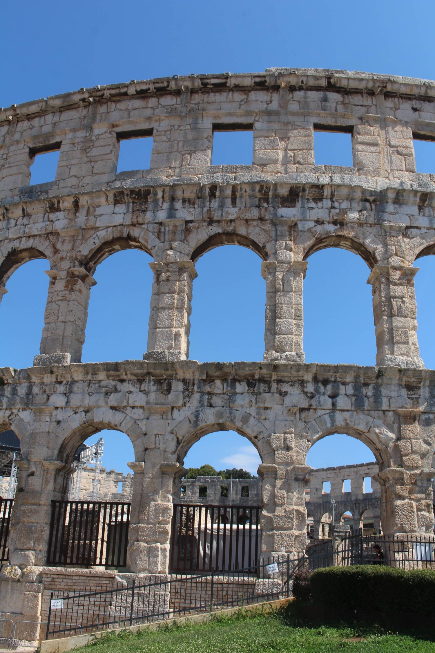 Pula, amphithéâtre, arches