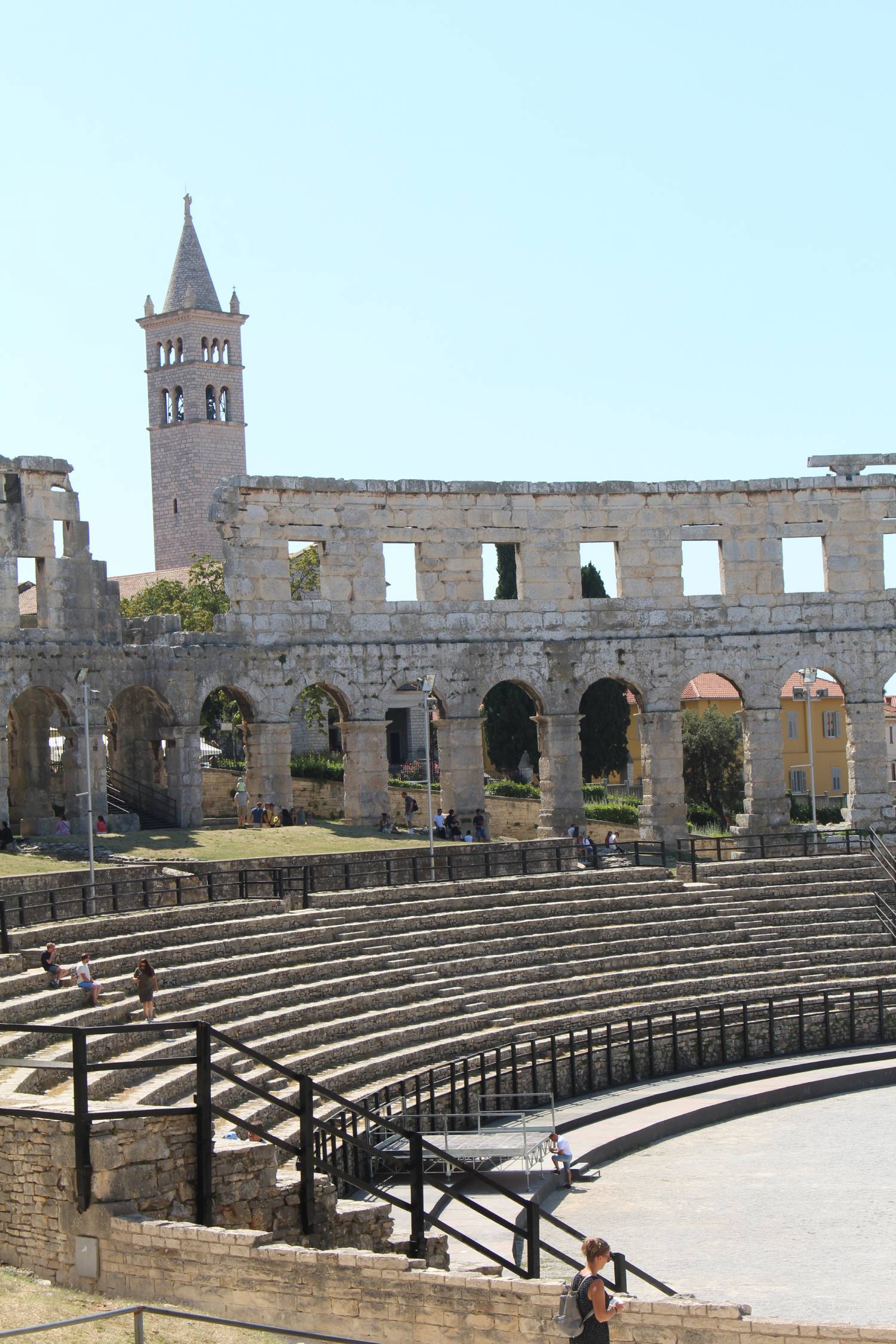 Pula, amphithéâtre, église