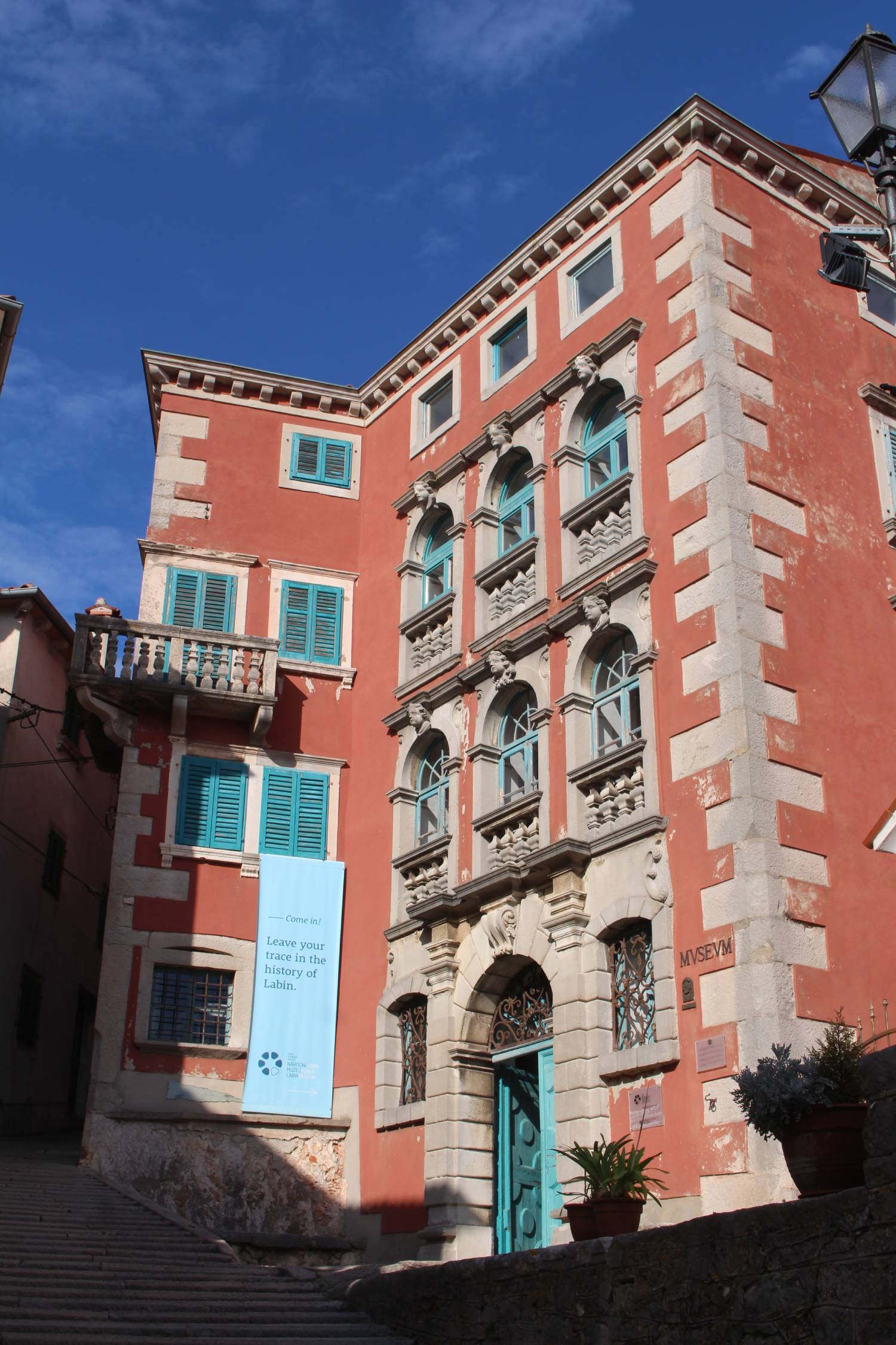 Labin, maisons colorées